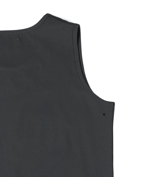 The DUFFER of ST.GEORGE(ザダファーオブセントジョージ)の「「AIR FLEX」RANDOM RIB KNIT TANK TOP :高収縮機能素材「エアフレックス」ランダムリブ タンクトップ / ストレッチ / UVカット / ドライタッチ / アンチピリング / インナー(タンクトップ・メンズ・チャコールグレー/ホワイト/ブラック・LARGE/MEDIUM/X-LARGE)」の19枚目の写真