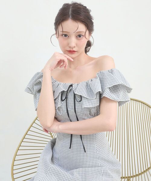 MAJESTIC LEGON(マジェスティックレゴン)の「マルチway配色リボンフリルワンピ(ワンピース・レディース・ベージュ系その他2/ブラック系その他/グレー系その他・SMALL/MEDIUM)」の9枚目の写真