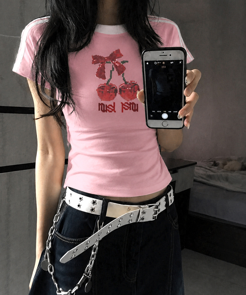 NOTUSUAL(ノットユージュアル)の「ドットチェリーセミクロップ半袖Tシャツ6色(Tシャツ/カットソー・レディース・ネイビー/ホワイト/ピンク/ホワイト×グリーン/スカイブルー/ライトブラウン・1(S))」の7枚目の写真