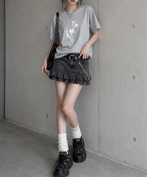 FUNdaysion(ファンデイション)の「フラワープリント半袖Tシャツ(Tシャツ/カットソー・レディース・グレー/ブラック・M)」の3枚目の写真