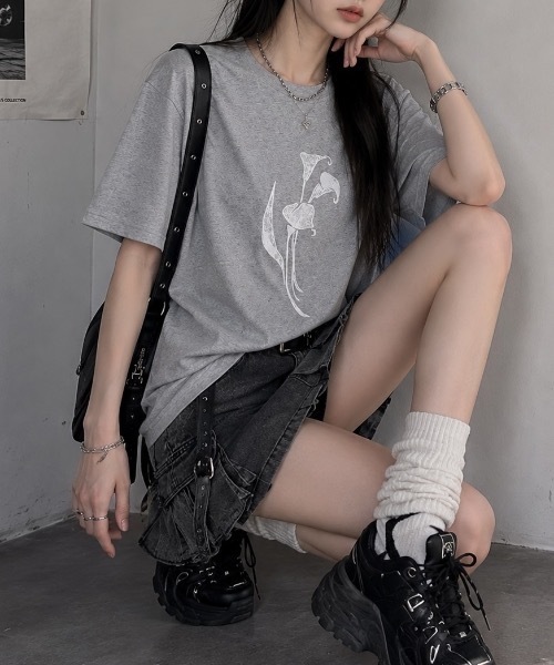 FUNdaysion(ファンデイション)の「フラワープリント半袖Tシャツ(Tシャツ/カットソー・レディース・グレー/ブラック・M)」の4枚目の写真