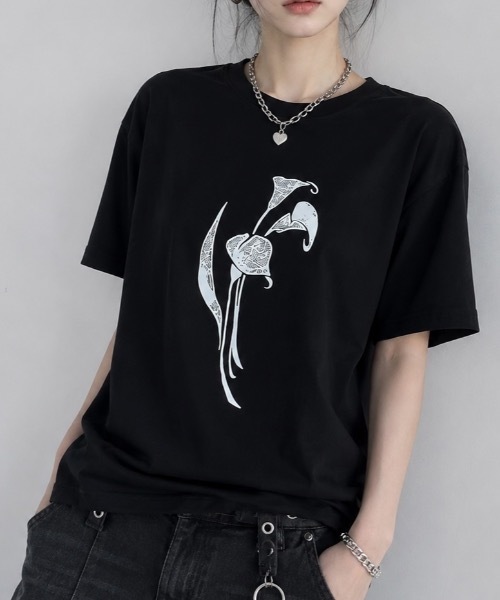 FUNdaysion(ファンデイション)の「フラワープリント半袖Tシャツ(Tシャツ/カットソー・レディース・グレー/ブラック・M)」の5枚目の写真