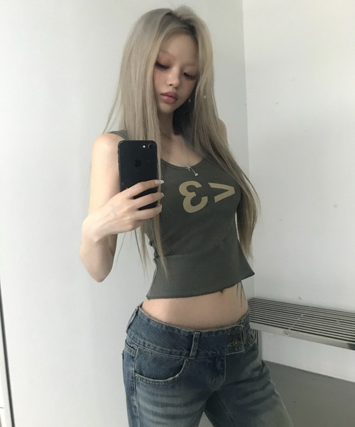 THEAIRTOWN(ジエアタウン)の「sign cap top(タンクトップ・レディース・ブラック/レッド/カーキ/ホワイト・FREE)」の3枚目の写真