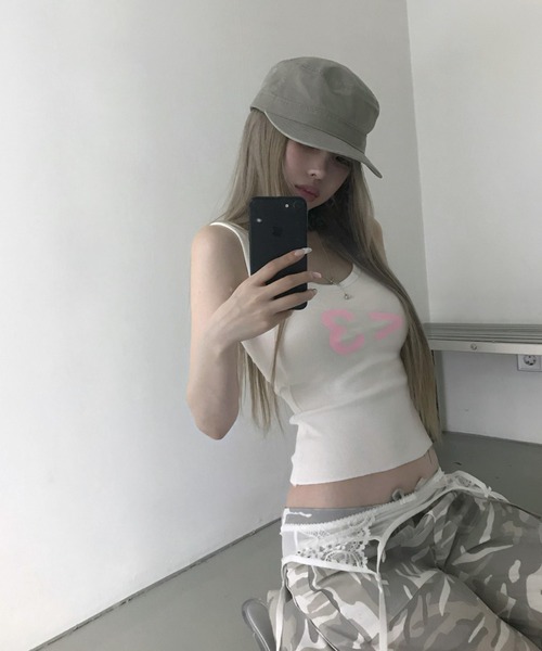 THEAIRTOWN(ジエアタウン)の「sign cap top(タンクトップ・レディース・ブラック/レッド/カーキ/ホワイト・FREE)」の10枚目の写真
