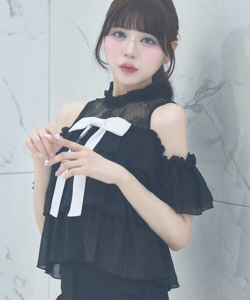 Belle Charme(ベルシャルム)の「【Belle Charme】Classic Tiered Blouse(シャツ/ブラウス・レディース・オフホワイト/ブラック/アイボリー・FREE)」の1枚目の写真