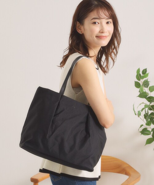 ITS'DEMO(イッツデモ)の「【整理収納アドバイザー監修】軽量撥水A4トート(トートバッグ・レディース・ボルドー/ブラック/チャコールグレー/ナチュラル・00)」の13枚目の写真