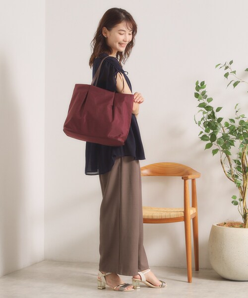 ITS'DEMO(イッツデモ)の「【整理収納アドバイザー監修】軽量撥水A4トート(トートバッグ・レディース・ボルドー/ブラック/チャコールグレー/ナチュラル・00)」の18枚目の写真