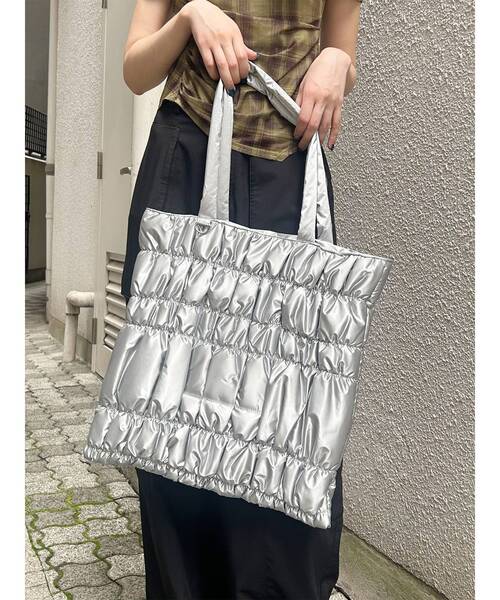 MURUA（ムルーア）の「【推し活バッグ】クリアポケットシャーリングトートバッグ【一部WEB限定カラー】（トートバッグ・レディース・ブラック/ピンク/シルバー/ブルー・FREE）」の8枚目の写真