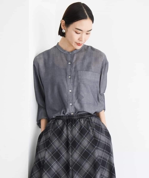 MICHEL KLEIN(ミッシェル・クラン)の「シアーシャンブレーバンドカラーシャツ(シャツ/ブラウス・レディース・ブラック/ライトグレー/ネイビー・38)」の16枚目の写真