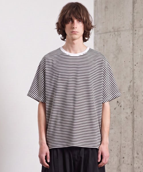 rehacer(レアセル)の「rehacer : Dolman Drape Border CS / ドルマン ドレープ ボーダー カットソー(Tシャツ/カットソー・メンズ・ブラック/ブルー・LARGE/SMALL/X-LARGE/MEDIUM)」の2枚目の写真