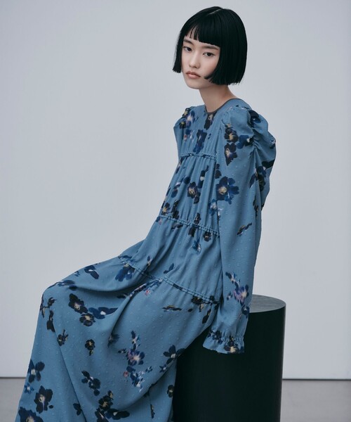 EMMEL REFINES(エメルリファインズ)の「<EMMEL REFINES>EM カットドビー プリント ティアード ワンピース(ワンピース・レディース・ライトブルー/ブラック・M/S)」の3枚目の写真
