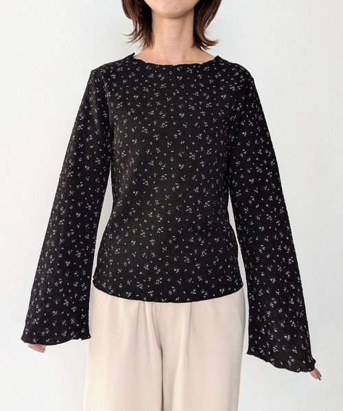 styiro(スタイロ)の「花柄フレアスリーブ長袖カットソー 26AW新作 秋服 冬服 紅葉 デート(Tシャツ/カットソー・レディース・アイボリー/ブラック・FREE)」の13枚目の写真