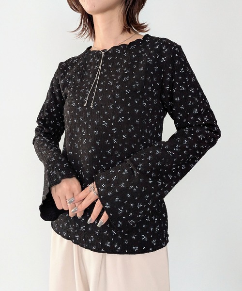 styiro(スタイロ)の「花柄フレアスリーブ長袖カットソー 26AW新作 秋服 冬服 紅葉 デート(Tシャツ/カットソー・レディース・アイボリー/ブラック・FREE)」の10枚目の写真