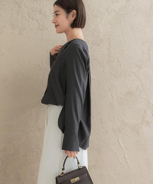 URBAN RESEARCH ROSSO WOMEN(アーバンリサーチ ロッソ)の「キュプラ混ポケットデザインブラウス(シャツ/ブラウス・レディース・オフホワイト/チャコールグレー/ボルドー・FREE)」の7枚目の写真