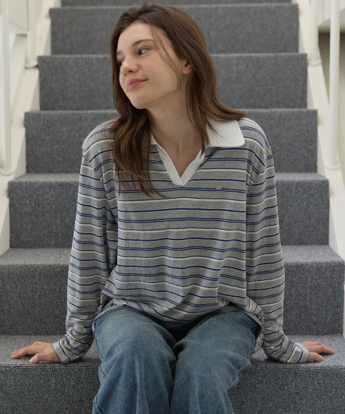 OURHOPE(アワーホープ)の「オープンカラー ロゴ ストライプ スリーブ Tシャツ - メランジェグレー(Tシャツ/カットソー・レディース・ライトグレー・ONE)」の1枚目の写真