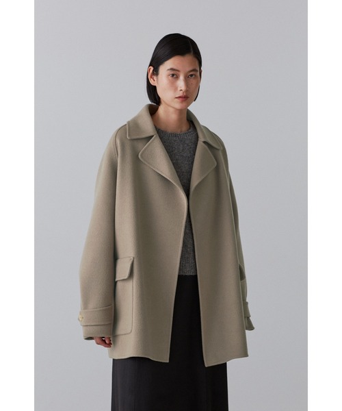 YLEVE(イレーヴ)の「YLEVE / LAMBSWOOL DOUBLE CLOTH BEAVER SHORT CO(ダウンジャケット/コート・レディース・ベージュ/ブラウン/ネイビー・1/2/0)」の2枚目の写真