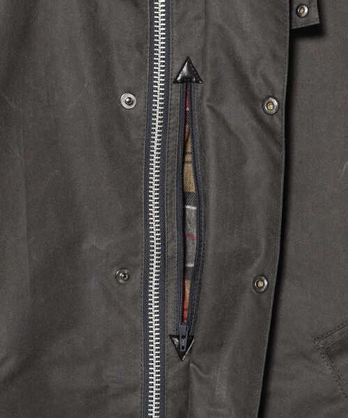BEAMS F(ビームスエフ)の「Barbour / TRANSPORT ワックス ジャケット(ブルゾン・メンズ・グレー・38/36/40)」の4枚目の写真