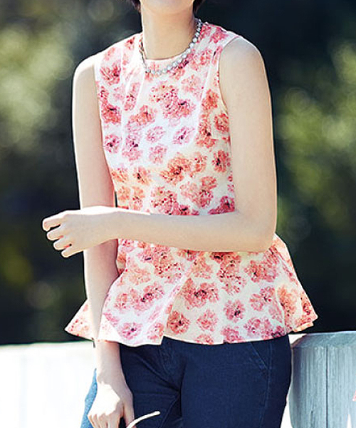 IEDIT（イディット）の「ＩＥＤＩＴ　ＣＡＬＬＡコラボ　華やかなプリントが美しいペプラムトップス　　　（シャツ/ブラウス・レディース・レッド/レモンイエロー/ブルーグリーン・LARGE/MEDIUM/SMALL）」の3枚目の写真