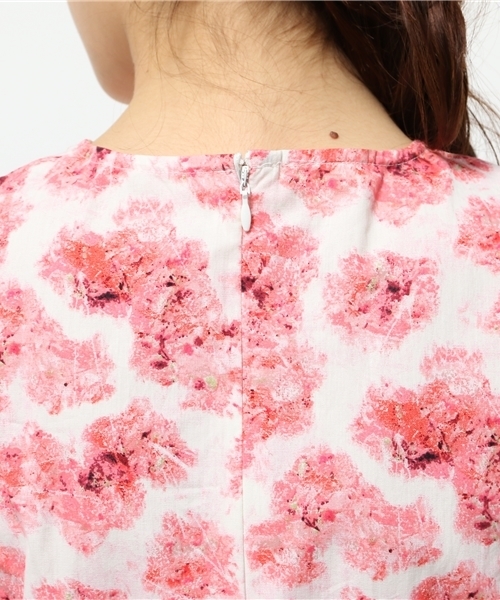 IEDIT（イディット）の「ＩＥＤＩＴ　ＣＡＬＬＡコラボ　華やかなプリントが美しいペプラムトップス　　　（シャツ/ブラウス・レディース・レッド/レモンイエロー/ブルーグリーン・LARGE/MEDIUM/SMALL）」の5枚目の写真