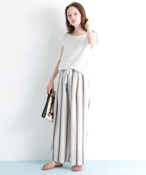 URBAN RESEARCH(アーバンリサーチ)の「UR ランダム切替レースTシャツ(Tシャツ/カットソー・レディース・オフホワイト/ブラック/キャメル・FREE)」の5枚目の写真