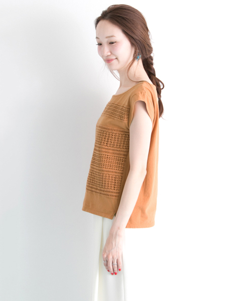 URBAN RESEARCH(アーバンリサーチ)の「UR ランダム切替レースTシャツ(Tシャツ/カットソー・レディース・オフホワイト/ブラック/キャメル・FREE)」の22枚目の写真