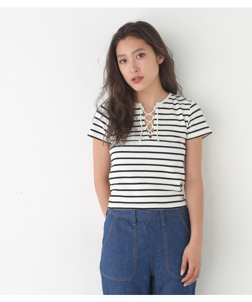 SLY（スライ）の「LACE UP テレコT/SH（Tシャツ/カットソー・レディース・レッド/ホワイト/ブラック/マルチ・1/2）」の4枚目の写真