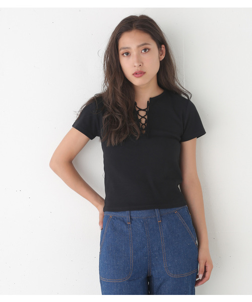 SLY（スライ）の「LACE UP テレコT/SH（Tシャツ/カットソー・レディース・レッド/ホワイト/ブラック/マルチ・1/2）」の2枚目の写真