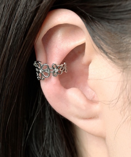 Fun & Daily(ファンアンドデイリー)の「F&D : カーブライン&フラワーイヤーカフ(イヤーカフ・レディース・ゴールド/シルバー・FREE)」の7枚目の写真