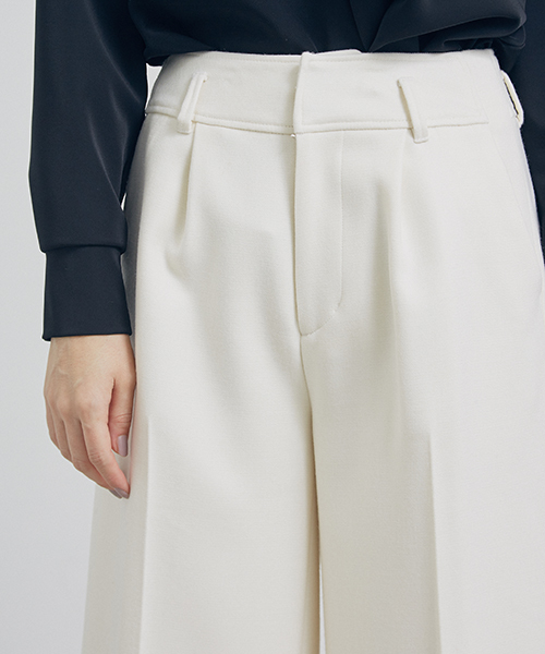 UNITED TOKYO（ユナイテッドトウキョウ）の「ウールダブルクロスワイドパンツ（その他パンツ・レディース・ベージュ/オフホワイト/レッド・1）」の13枚目の写真
