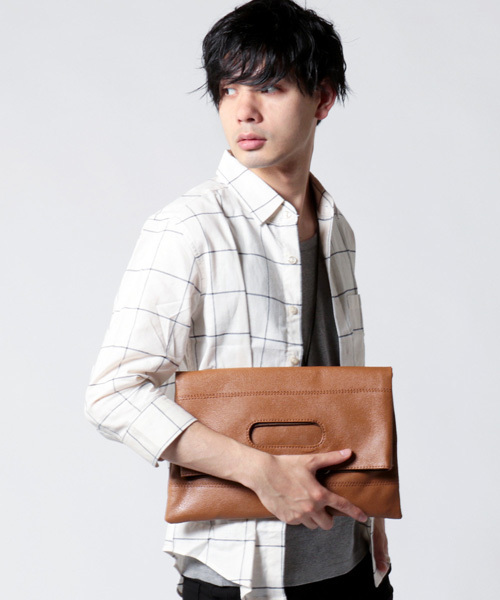 THE CASUAL(カジュアル)の「合成皮革2WAYユニセックスクラッチバッグ(クラッチバッグ・メンズ・ブラック/グレー系その他/ピンク/ブルー/ネイビー/マスタード/サックスブルー/ワイン/ホワイト/ブラウン/ダークブラウン/キャメル/レッド/ブルーグリーン/シルバー/ゴールド・FREE)」の11枚目の写真