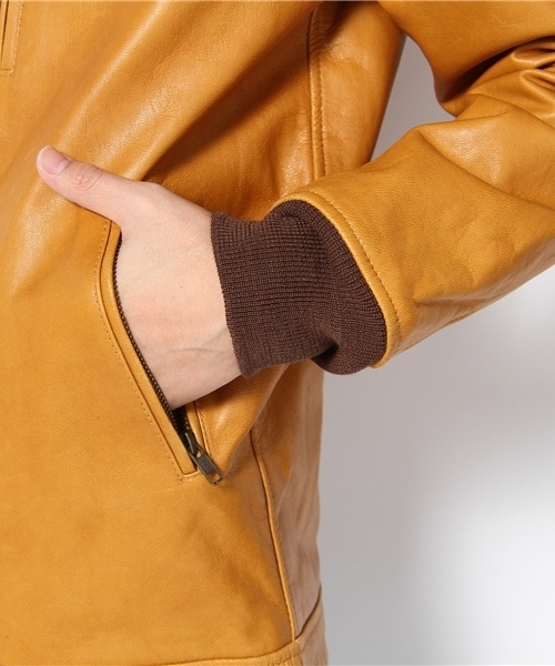 And A（アンドエー）の「DONKEY LEATHER BLOUSON (ANSOMEONE)（ライダースジャケット・メンズ・ネイビー/キャメル・42/44）」の6枚目の写真