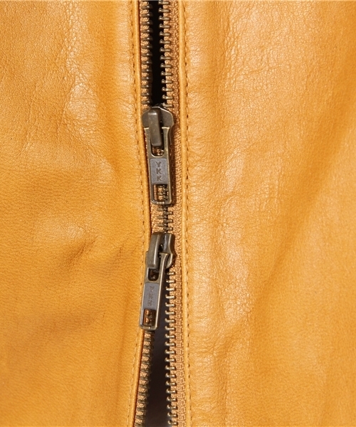 And A（アンドエー）の「DONKEY LEATHER BLOUSON (ANSOMEONE)（ライダースジャケット・メンズ・ネイビー/キャメル・42/44）」の7枚目の写真