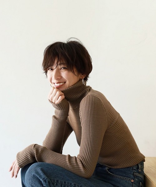 TODAYFUL(トゥデイフル)の「メリノウールタートルニット(ニット/セーター・レディース・オフホワイト/ブラック/ベージュ/レッド・FREE)」の3枚目の写真