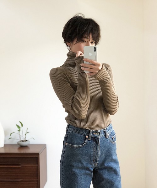 TODAYFUL(トゥデイフル)の「メリノウールタートルニット(ニット/セーター・レディース・オフホワイト/ブラック/ベージュ/レッド・FREE)」の18枚目の写真