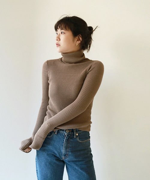 TODAYFUL(トゥデイフル)の「メリノウールタートルニット(ニット/セーター・レディース・オフホワイト/ブラック/ベージュ/レッド・FREE)」の12枚目の写真