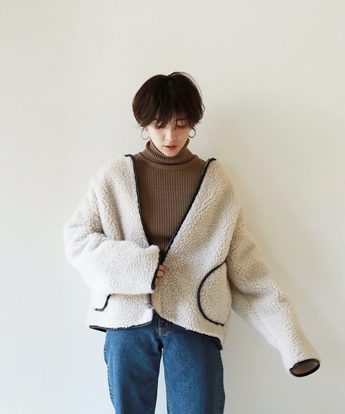 TODAYFUL(トゥデイフル)の「メリノウールタートルニット(ニット/セーター・レディース・オフホワイト/ブラック/ベージュ/レッド・FREE)」の19枚目の写真