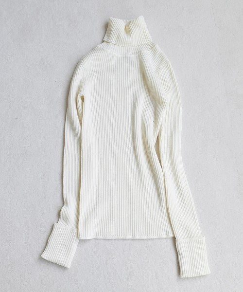 TODAYFUL(トゥデイフル)の「メリノウールタートルニット(ニット/セーター・レディース・オフホワイト/ブラック/ベージュ/レッド・FREE)」の13枚目の写真