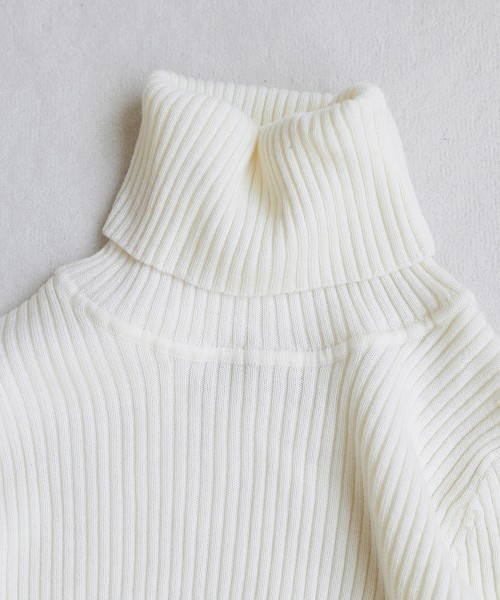 TODAYFUL(トゥデイフル)の「メリノウールタートルニット(ニット/セーター・レディース・オフホワイト/ブラック/ベージュ/レッド・FREE)」の17枚目の写真