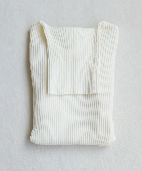 TODAYFUL(トゥデイフル)の「メリノウールタートルニット(ニット/セーター・レディース・オフホワイト/ブラック/ベージュ/レッド・FREE)」の5枚目の写真