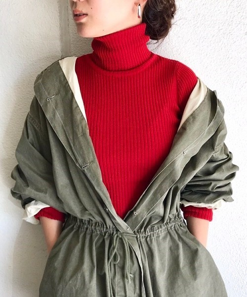 TODAYFUL(トゥデイフル)の「メリノウールタートルニット(ニット/セーター・レディース・オフホワイト/ブラック/ベージュ/レッド・FREE)」の11枚目の写真