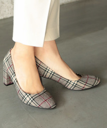 SESTO（セスト）の「レトロシックなアーモンドトゥの7cmヒール チャンキーヒールパンプス（パンプス）」