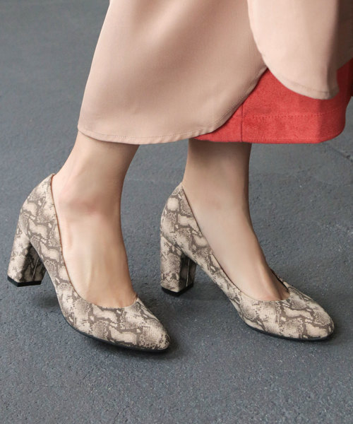 SESTO(セスト)の「レトロシックなアーモンドトゥの7cmヒール チャンキーヒールパンプス(パンプス・レディース・ブラック/パープル/グレー/イエロー/グリーン/モカ/ブラウン系その他/チェック/レオパード/ドット/ネイビー/シルバー/ブラック系その他/パイソン・22.5cm/23.5cm/24.5cm/25.5cm/23.0cm/24.0cm/22.0cm)」の16枚目の写真