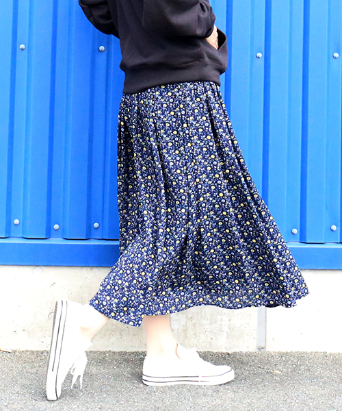 CHARM BERRY TIC(チャームベリーチック)の「リバティシフォンジョーゼットフレアスカート(スカート・レディース・オフホワイト/ブラック/ネイビー・M/L/LL)」の3枚目の写真