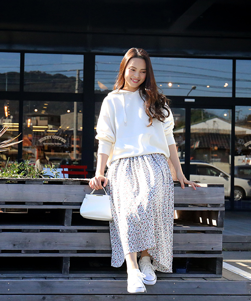 CHARM BERRY TIC(チャームベリーチック)の「リバティシフォンジョーゼットフレアスカート(スカート・レディース・オフホワイト/ブラック/ネイビー・M/L/LL)」の6枚目の写真