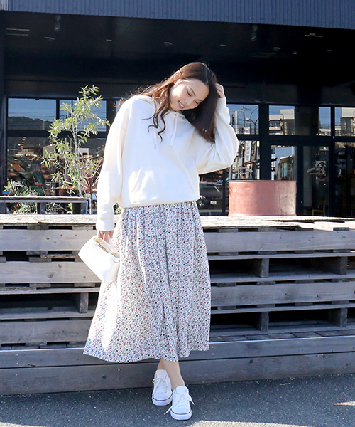 CHARM BERRY TIC(チャームベリーチック)の「リバティシフォンジョーゼットフレアスカート(スカート・レディース・オフホワイト/ブラック/ネイビー・M/L/LL)」の4枚目の写真