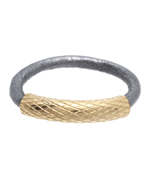 ROSE BUD COUPLES （ローズ バッド カップルズ）の「(BY BOE)LEATHER F-RING WITH GOLD[結婚式＆パーティーにもオススメ]（リング・レディース・ホワイト/ターコイズブルー/ブロンズ/ブラック/シルバー・6/7）」の4枚目の写真