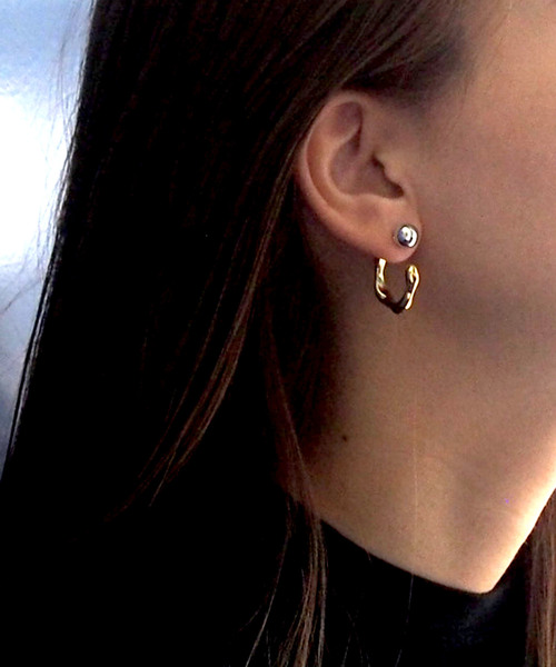 ottilie（オティーリエ）の「バイカラーリバーシブルピアス C型small  