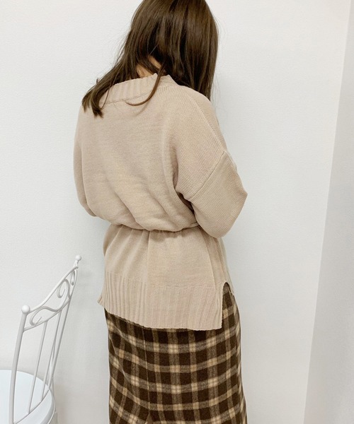 apres jour(アプレジュール)の「Vネックニット【ZOZOTOWN限定アイテム】(ニット/セーター・レディース・ダークブラウン/ベージュ/モカ/ライトベージュ・フリー)」の8枚目の写真