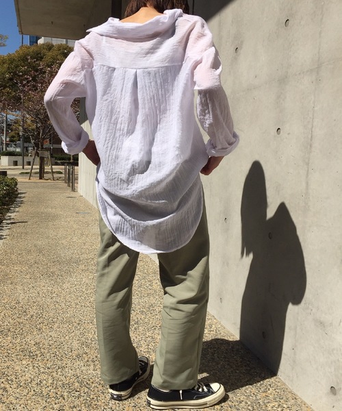 minius（ミニウス）の「ミニウス/SHEERシャツ/レディース  長袖　オーバーサイズ  ドロップショルダー（シャツ/ブラウス・レディース・ベージュ/オフホワイト・MEDIUM）」の6枚目の写真