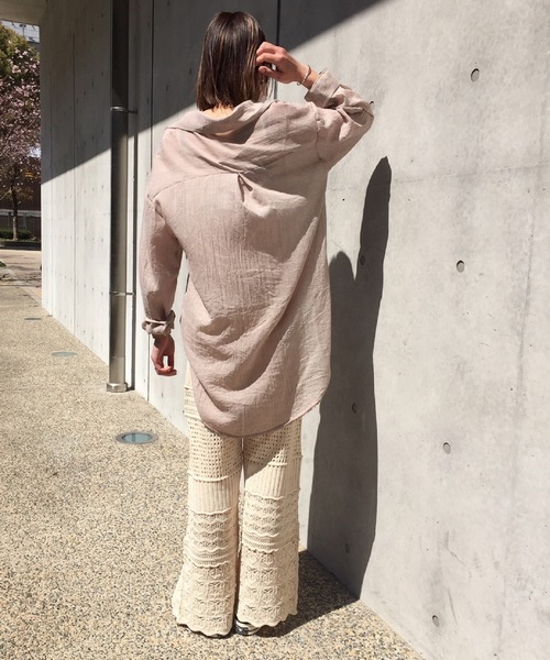 minius（ミニウス）の「ミニウス/SHEERシャツ/レディース  長袖　オーバーサイズ  ドロップショルダー（シャツ/ブラウス・レディース・ベージュ/オフホワイト・MEDIUM）」の5枚目の写真